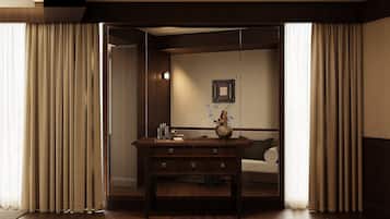 Een minibar, een kluis op de kamer, een strijkplank/strijkijzer