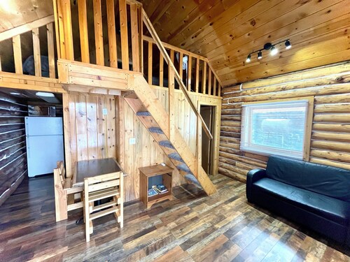 Fox Furrow — Rustic Cabin with Sauna