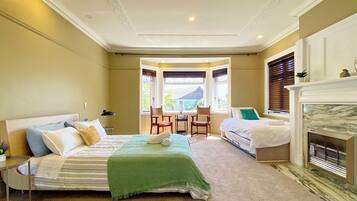 6 bedrooms, desk, iron/ironing board, travel cot