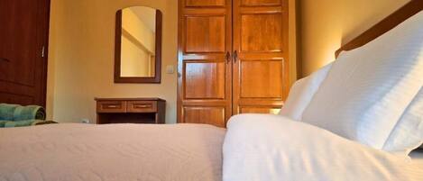 Iron/ironing board, WiFi, bed sheets