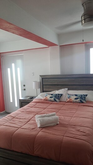 1 bedroom, iron/ironing board, WiFi, bed sheets - Caguama Room 1-bedroom hotel suite in beautiful Luquillo with AC (Luquillo)