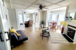 TV, fireplace, books - Farmhouse Oasis |Washer/Dryer| Fireplace (Waterville)
