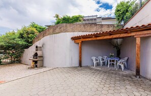 Outdoor dining - Lovely apartment in Dobrinja with WiFi (Malinska)
