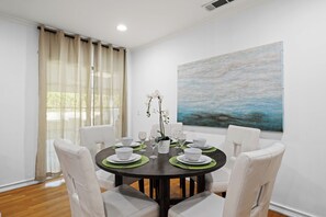 Dining - Modern 4BR 1.5BA W/Pool Table (Burbank)