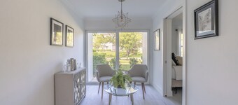 Fully renovated upscale 2-bedroom condo in the heart of Old Naples.