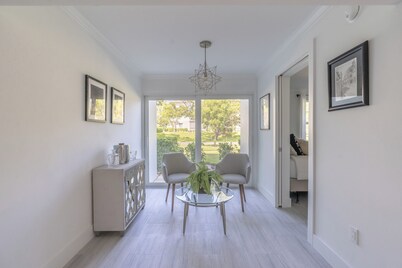 Fully renovated upscale 2-bedroom condo in the heart of Old Naples.