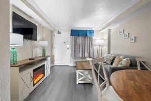 Smart TV - 🌊 Oceanfront Gem | Holiday Pavilion 1BR | Walk to Boardwalk 🎡 (Myrtle Beach)