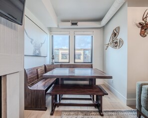 Apartment, Mehrere Betten, Balkon, Bergblick (Whitefish Loft) | Ausblick vom Zimmer