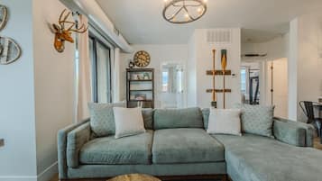 Condo, Berbilang Katil, Balcony, Mountain View (Whitefish Loft) | Ruang tamu