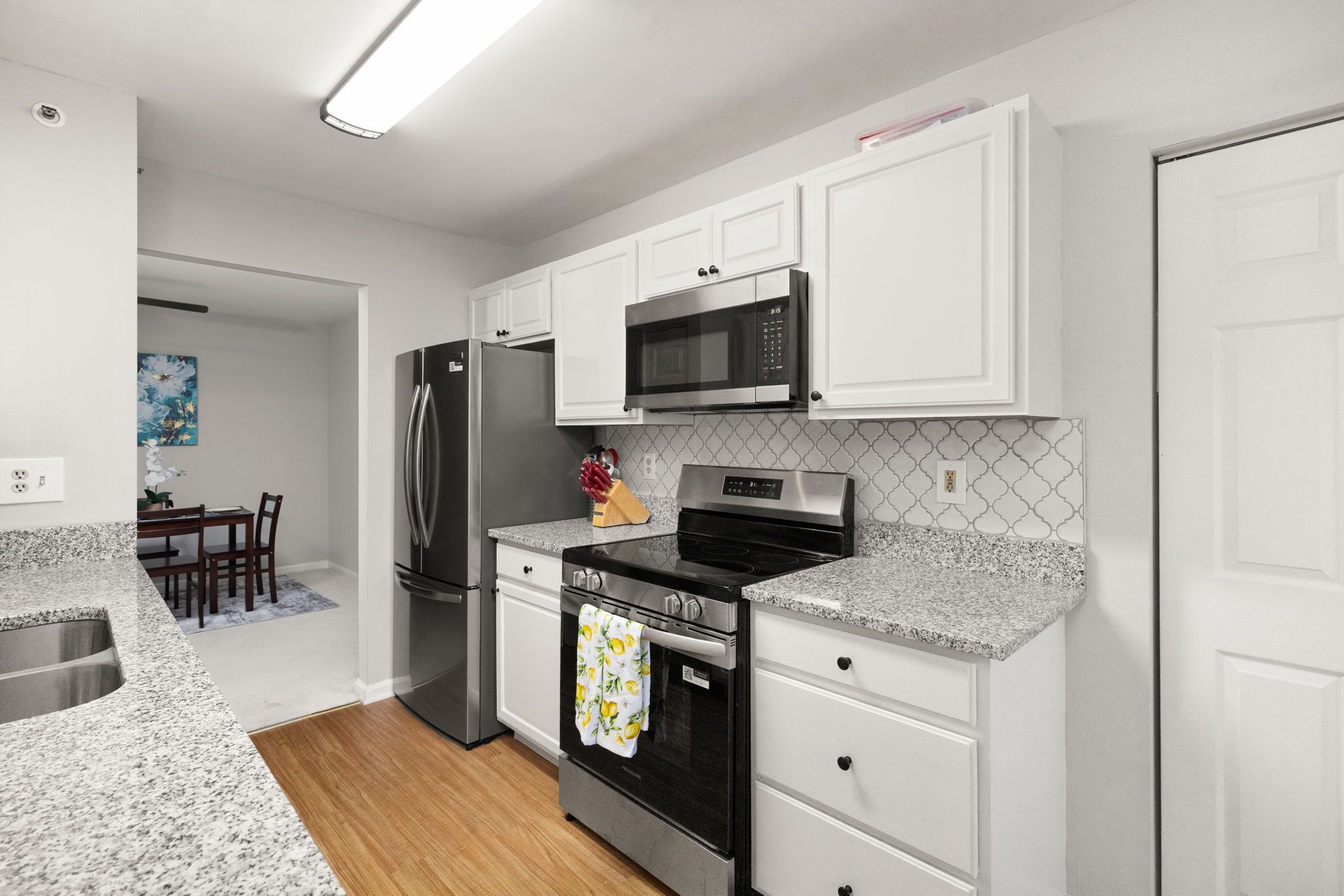 Micro-ondes, four, plaque de cuisson, lave-vaisselle