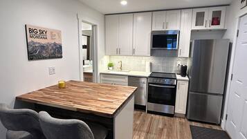 Micro-ondes, four, plaque de cuisson, lave-vaisselle