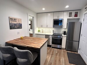 Micro-ondes, four, plaque de cuisson, lave-vaisselle