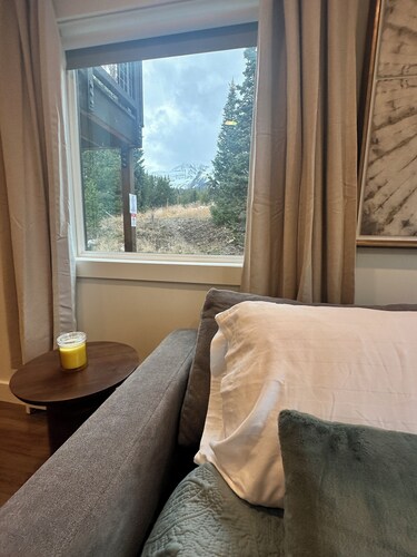 New, Cozy Condo Steps to Big Sky Resort • Ski, Bike & Explore Yellowstone