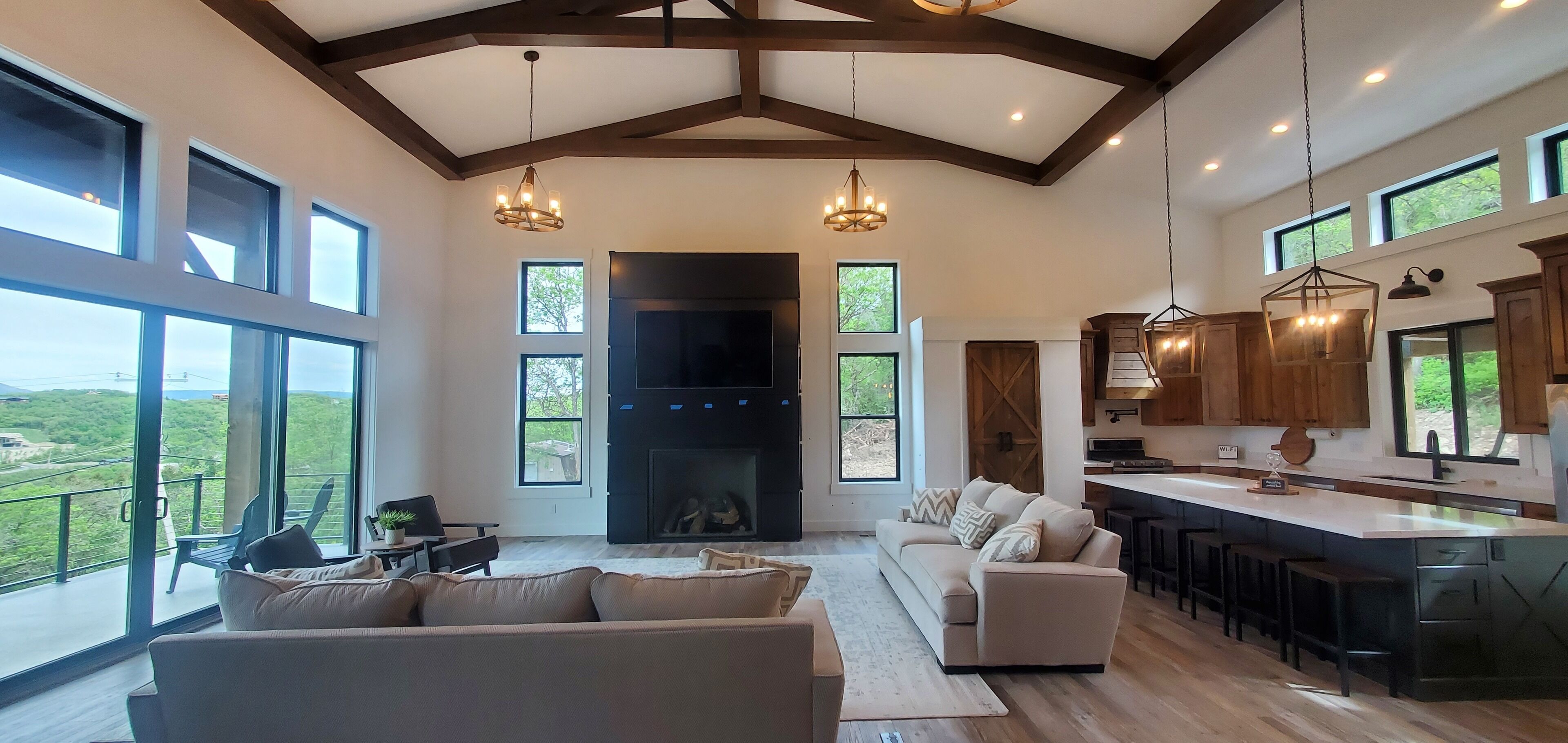 TV, fireplace