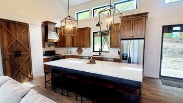 Micro-ondes, four, plaque de cuisson, lave-vaisselle