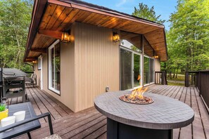 Terrace/patio - 4BD Modern Rustic Heaven with Hot Tub & Sauna in Pocono (Albrightsville)