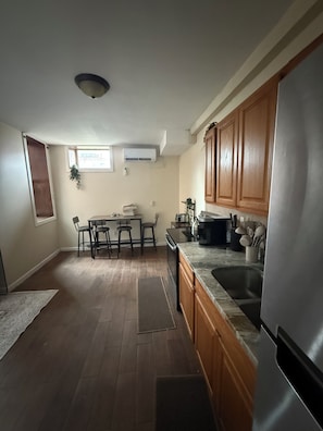 Private kitchen - Pet friendly apartment 1bd in arena district with event parking (Detroit)