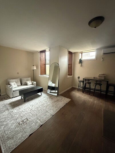 Pet friendly apartment 1bd in arena district with event parking