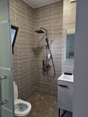 Shower, hair dryer, bidet, towels - Cocooning2 (Marcory)