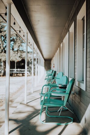 Terrace/patio - Reel Em Inn 1: Cozy, Clean,1 Mile from Lake Texoma! Perfect for Weekend Getaways (Mead)
