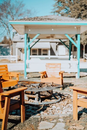 Reel Em Inn 1: Cozy, Clean,1 Mile from Lake Texoma! Perfect for Weekend Getaways