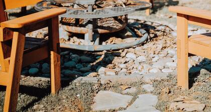 Reel Em Inn 1: Cozy, Clean,1 Mile from Lake Texoma! Perfect for Weekend Getaways