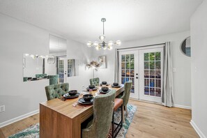 Dining - Near DT & UGA - 3 King Beds - Massage Chair - Games (Athens)