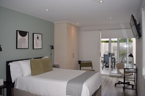 套房, 露台 | 房內夾萬、書桌、手提電腦工作空間、遮光窗簾/窗簾