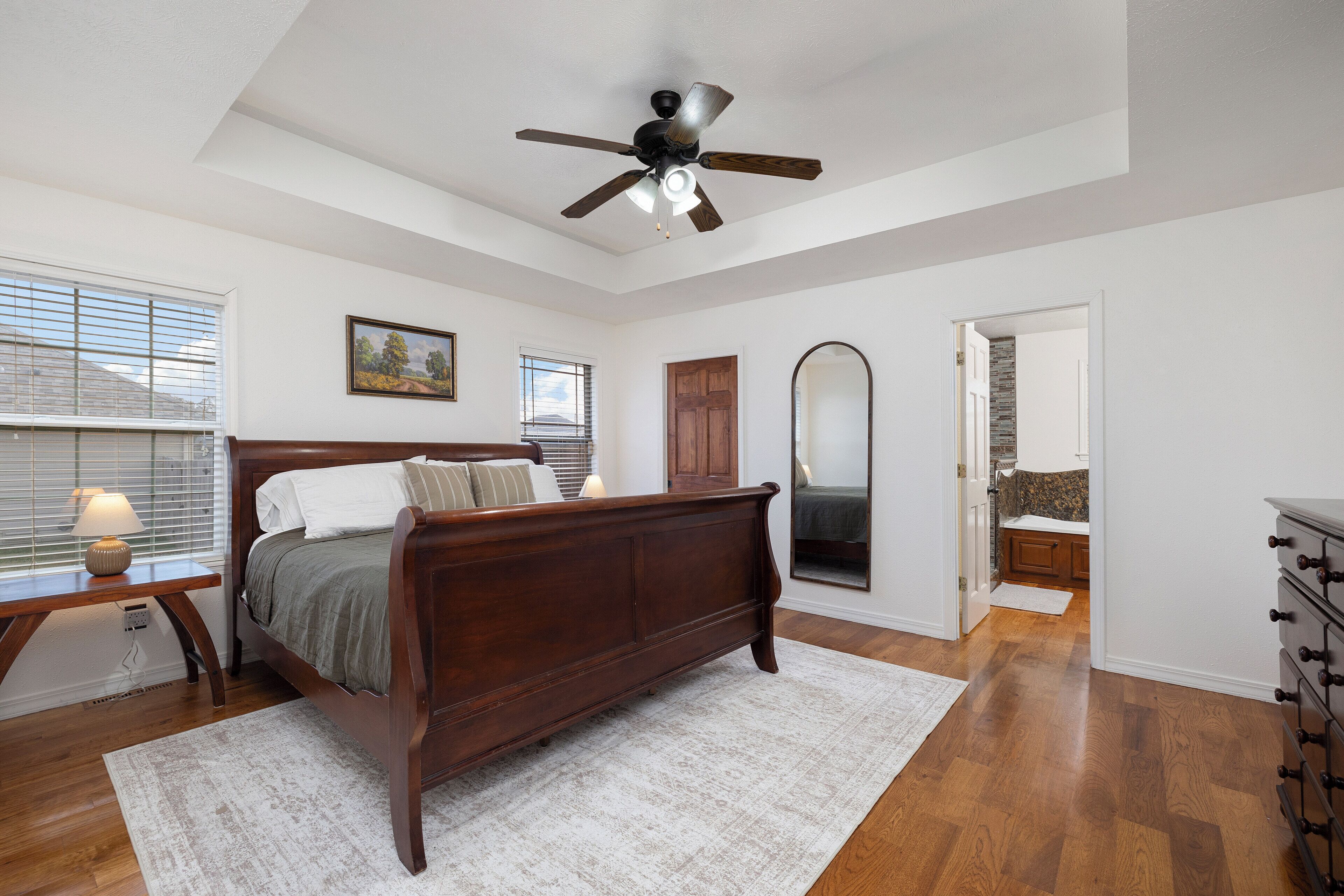 Silitysrauta/-lauta, vauvan matkasänky, ilmainen Wi-Fi, vuodevaatteet