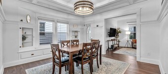 Gordon Square Retreat | 5BR & Baths | Sleeps 19