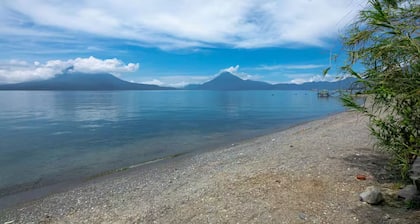 2bd/1bath cottage in the woods with lake access