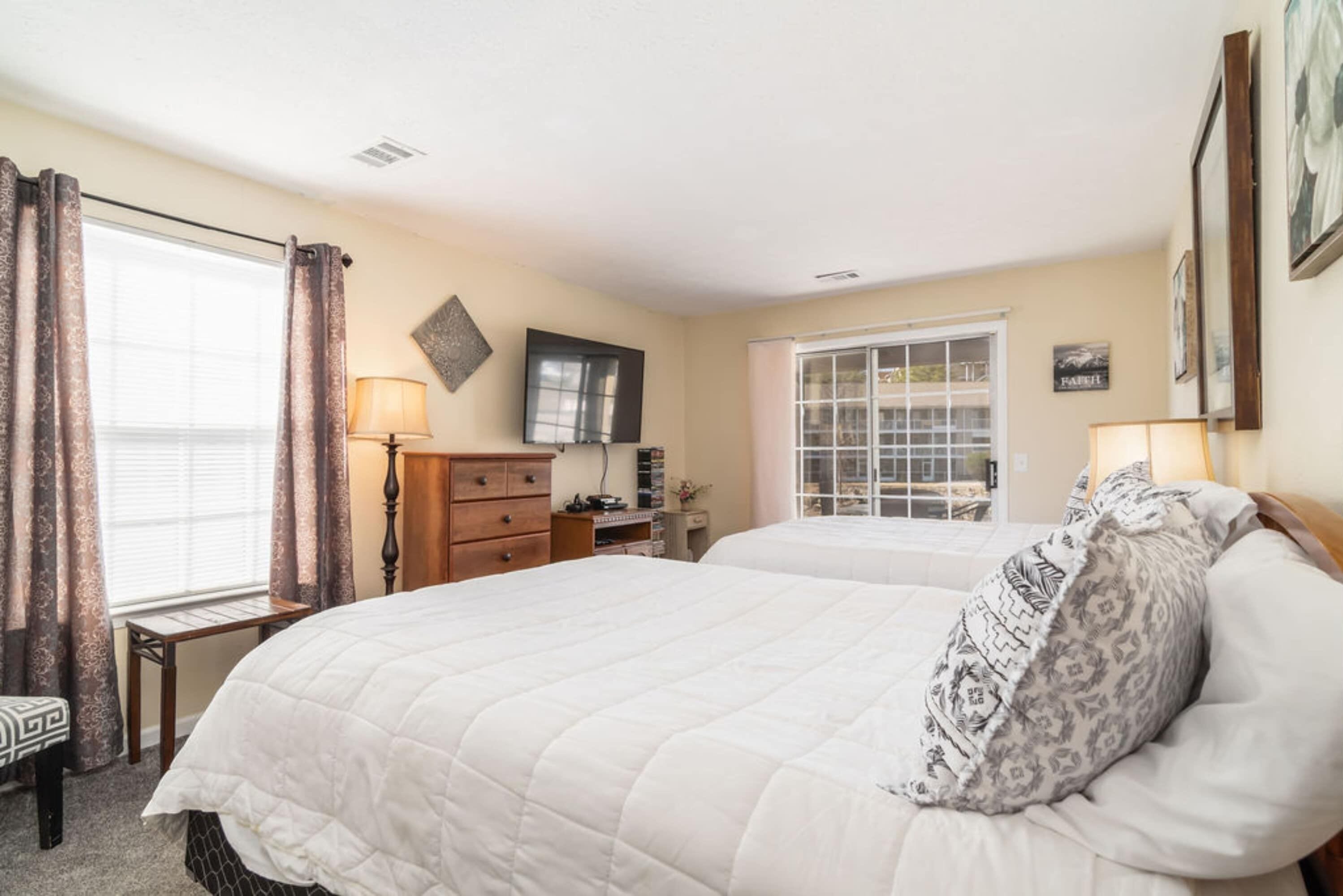 คอนโด, หลายเตียง, ลานระเบียง, วิวสวน (The Cozy Hideaway) | 2 ห้องนอน, ห้องพักตกแต่งอย่างมีเอกลักษณ์, ตกแต่งพิเศษโดยเฉพาะ