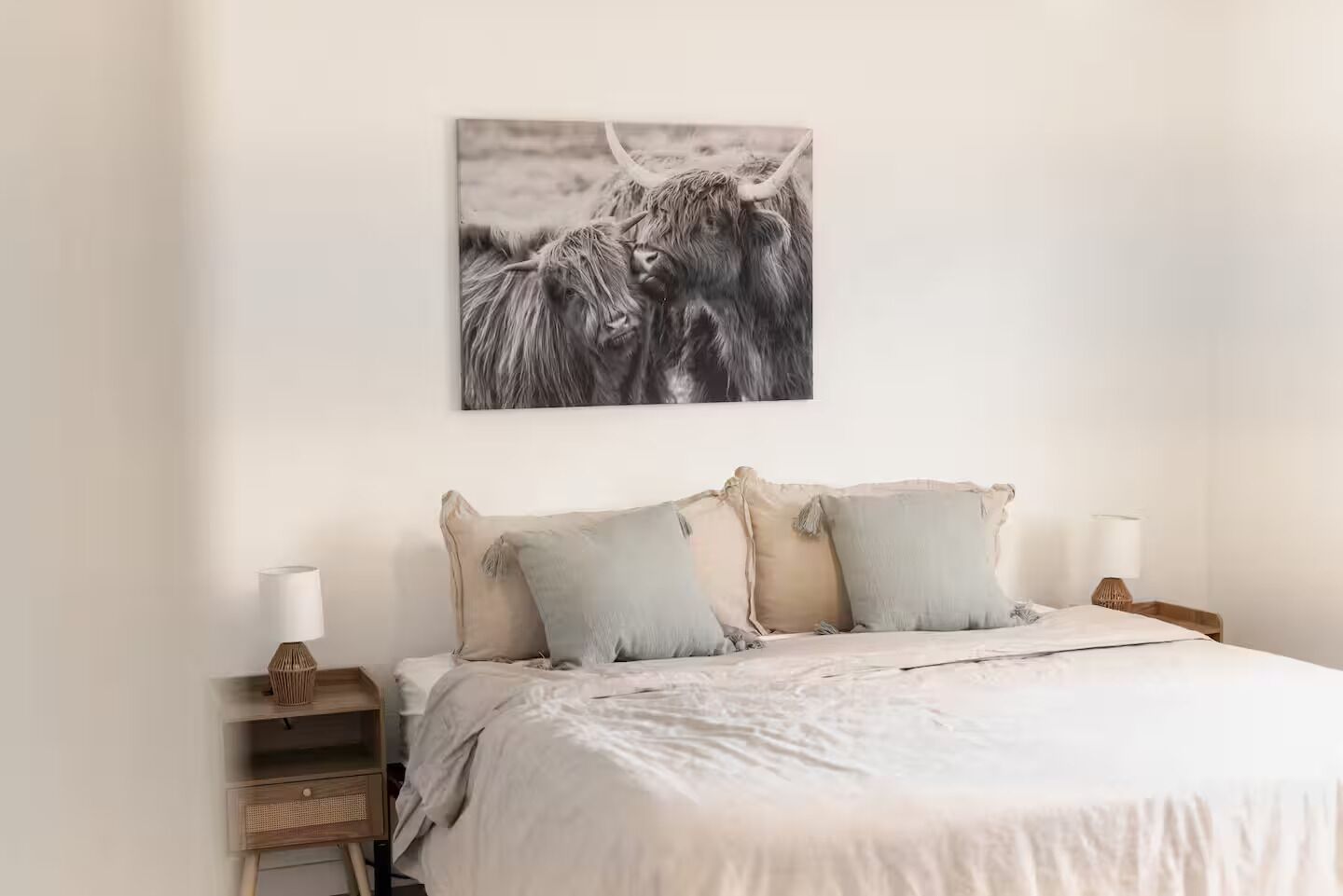 4 habitaciones, tabla de planchar con plancha, wifi y ropa de cama 