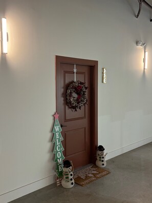 Interior - The New Wave Lawson Unit 209 (Midlothian)