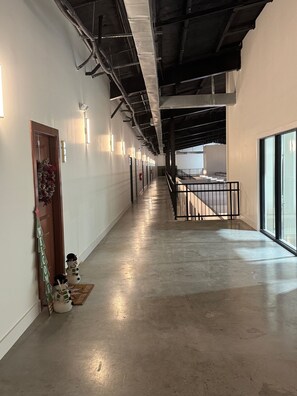 Interior - The New Wave Lawson Unit 209 (Midlothian)