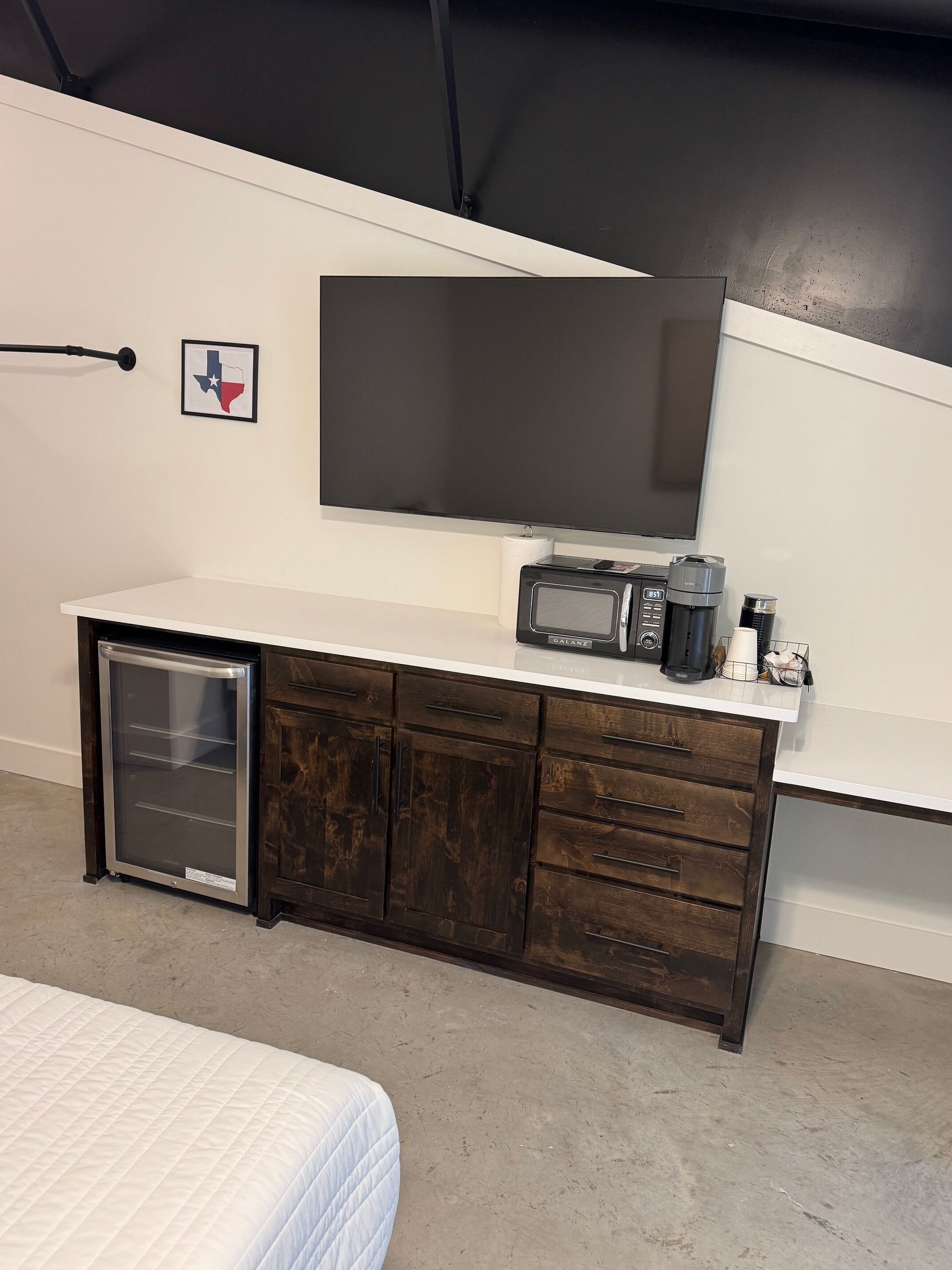 Tabla de planchar con plancha, wifi gratis y ropa de cama 