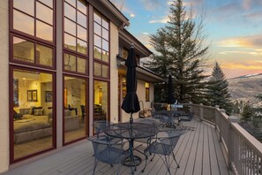 Outdoor dining - Charming 4-bedroom house in Beaver Creek; Door-to-Door Shuttle; Private Hot Tub (Avon)