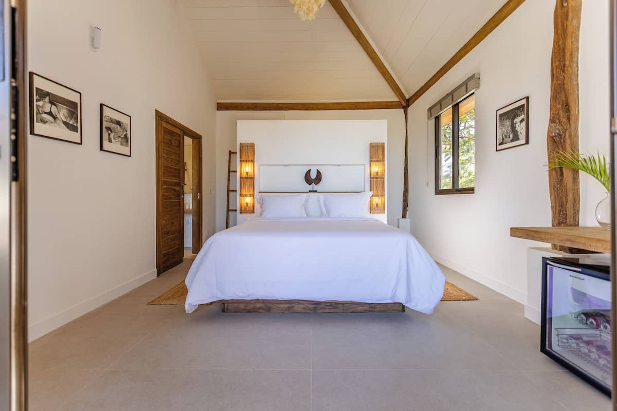 Premium bedding, in-room safe, blackout curtains, free WiFi