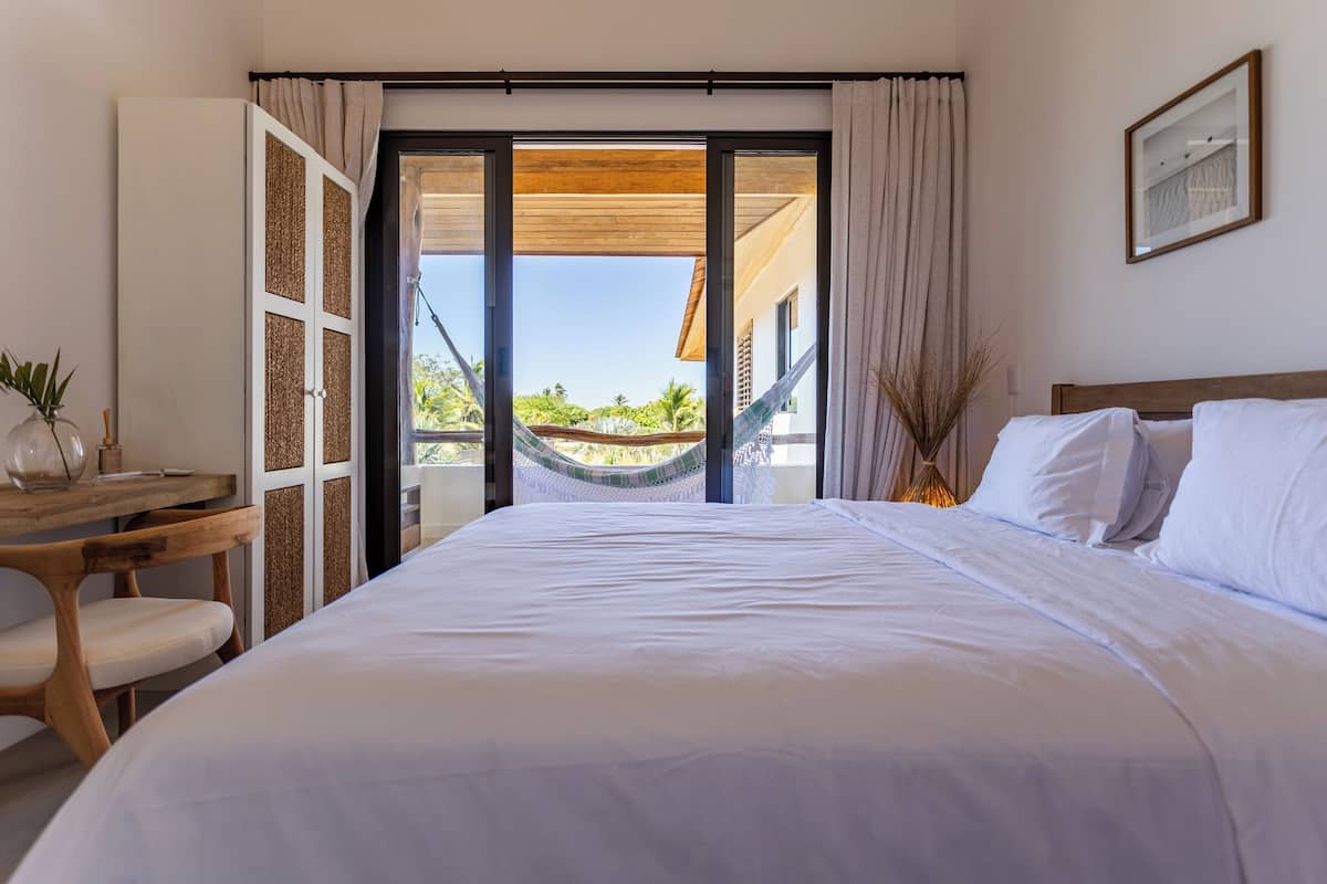 Premium bedding, in-room safe, blackout curtains, free WiFi