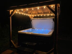 مغطس سبا خارجي