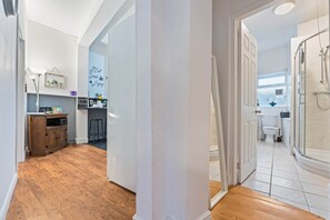 Shower, hair dryer, towels, soap - 2 Bed Flat• Discounts for Contractors & Long stays (Nottingham)