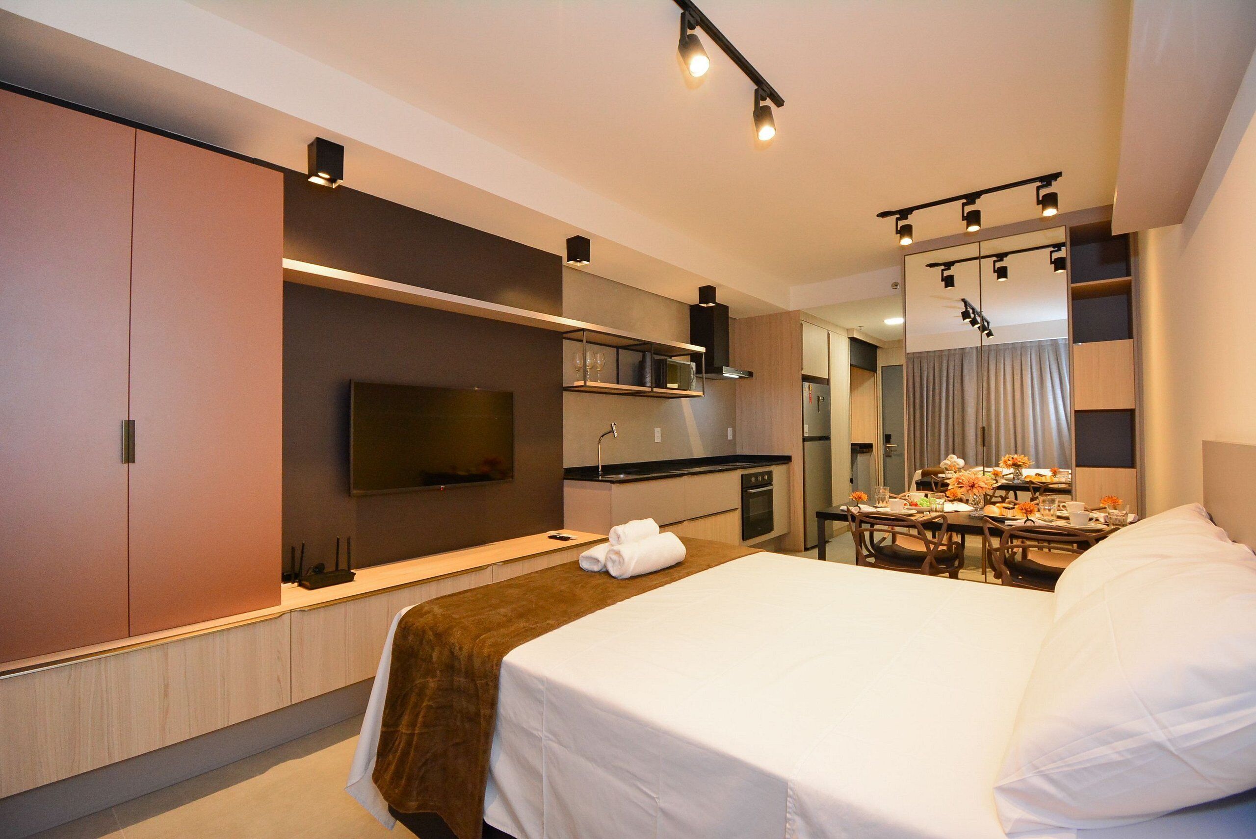 Cortinas blackout, Wi-Fi de cortesia, roupa de cama