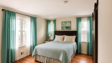 2 bedrooms, iron/ironing board, Internet, bed sheets