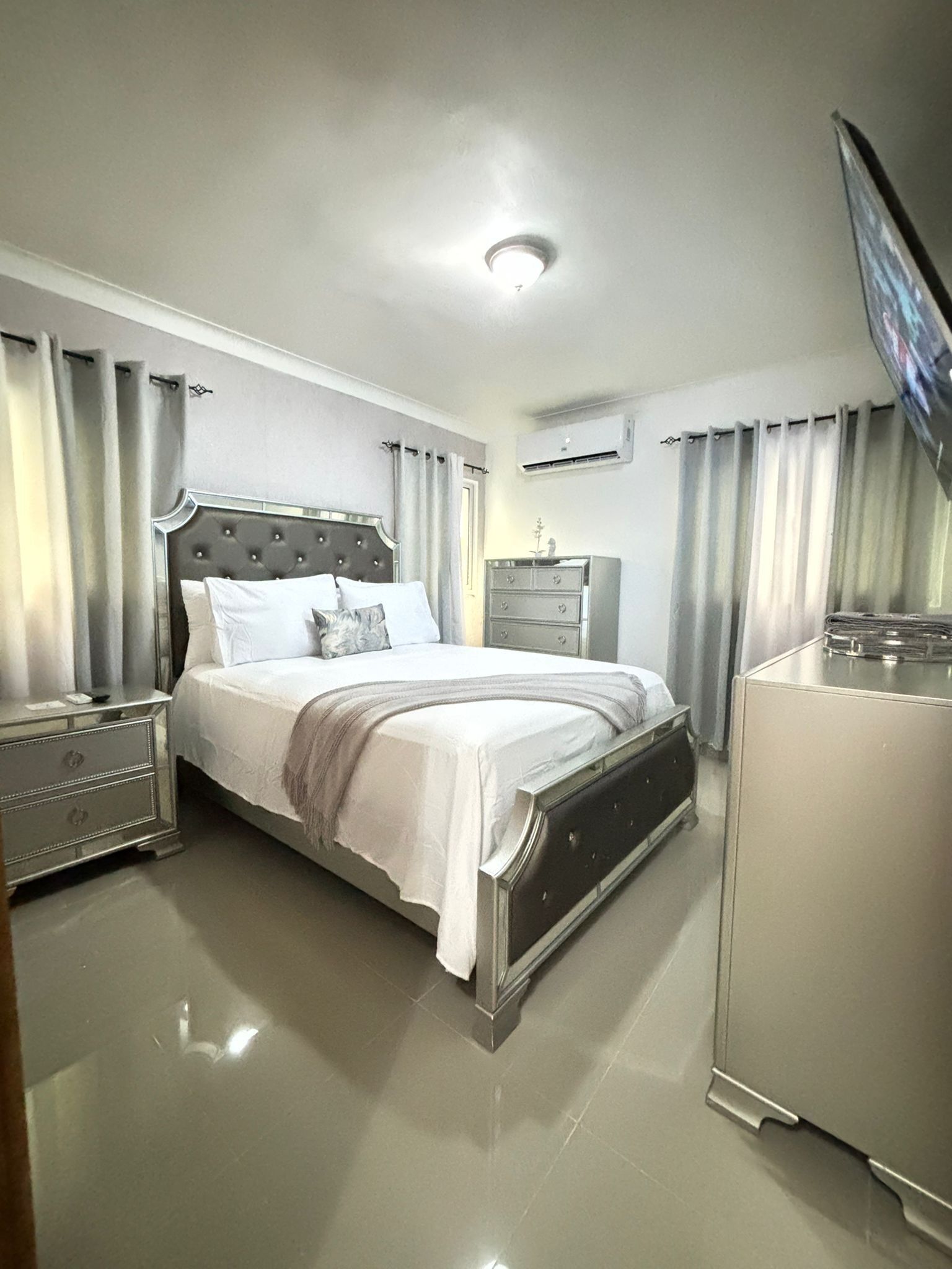 2 chambres, fer et planche à repasser, Wi-Fi, draps fournis