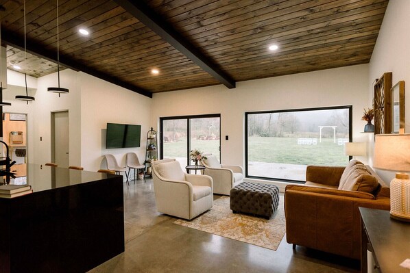 Interior - Wedding Weekend Lodging @ Mountain Shadow Farm Sleeps 6 - Mountain Views (Greeneville)