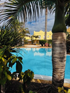 Outdoor pool - Casa Happyplace : Pool, Quiet, Sea view and dunes (Corralejo)
