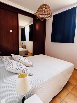 Travel cot, free WiFi, bed sheets, wheelchair access - Casa Happyplace : Pool, Quiet, Sea view and dunes (Corralejo)