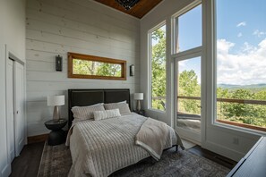 4 bedrooms, desk, iron/ironing board, travel cot - Blue Ridge Views | Luxury Mountain Retreat (Blue Ridge)