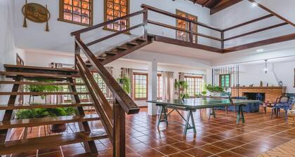 Casa em Miguel Pereira com Piscina e Lareira