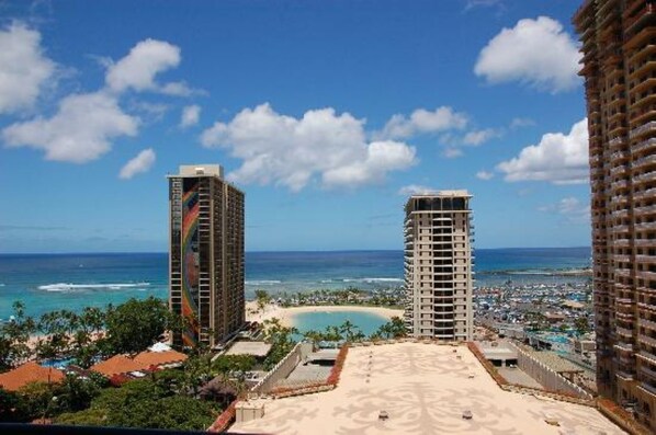 Property grounds - Hilton Grand Vacations Kalia Tower - 1-Bedroom Ocean View Unit (Honolulu)